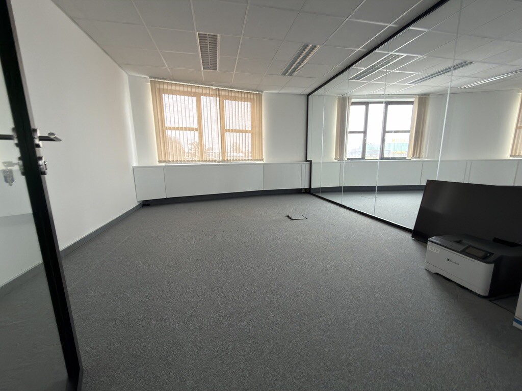 119335A3-11EA-46B5-83F3-E0D96F4EE3F8_1_105_c