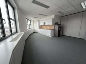 A2560483-578F-4B1C-B044-AD758894EF09_1_105_c